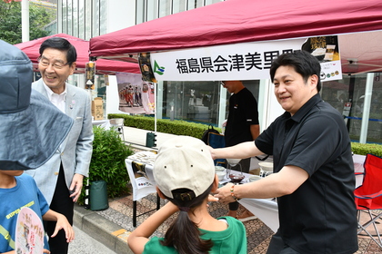 友好都市・連携都市特産品のブースの写真