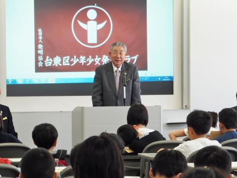 挨拶する梶原副会長