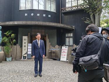 撮影の様子（前庭）の写真