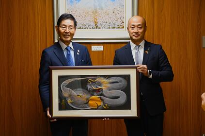 記念品交換（日光　一筆龍）の写真