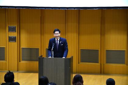 挨拶の様子の写真