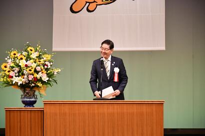 挨拶の様子の写真