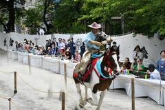 流鏑馬を楽しむ大使館関係者画像