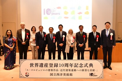 関係資産国での記念撮影の様子
